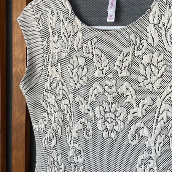 Floral textured fitted mini dress grey white size small - Picture 3 of 4